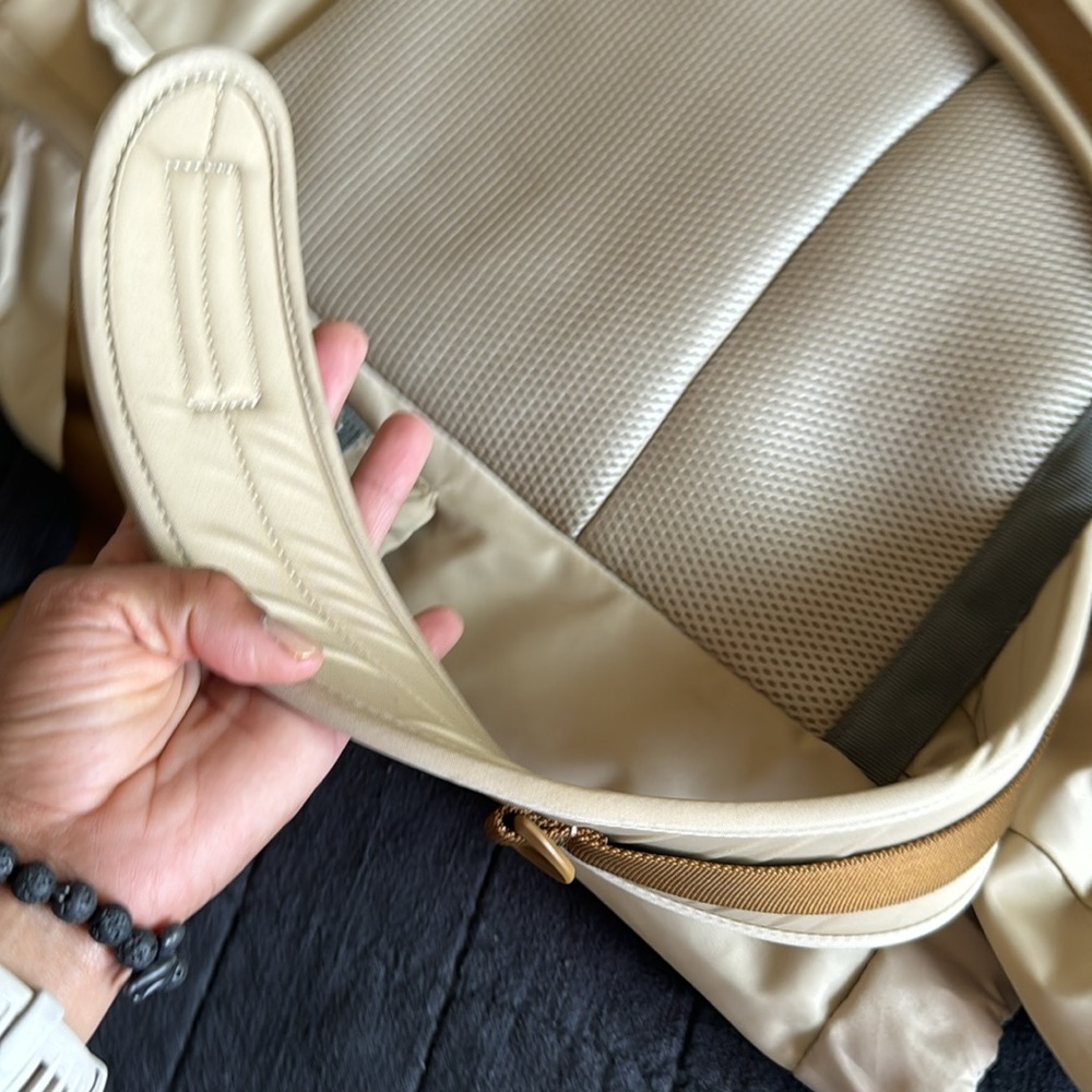 Lululemon Wunderlust Backpack Trench - Picture 7 of 7